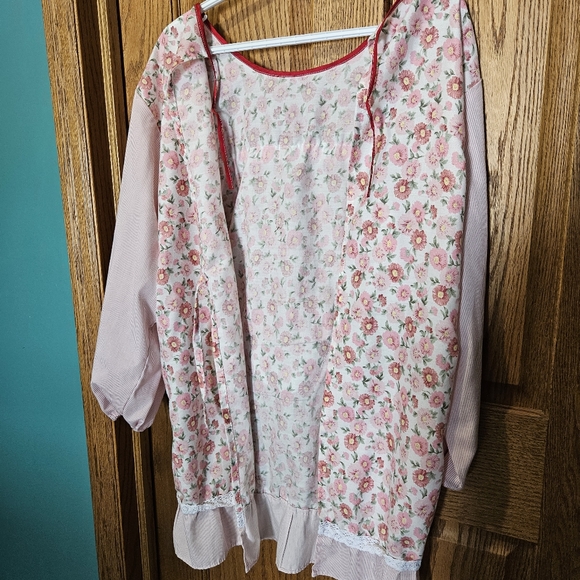 Floral smock or apron - Picture 6 of 7